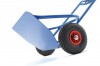 <p>Grande pelle fixe pour usage spécifique (transport de vases et de bobonnes).</p>