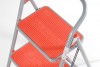 <p>Marche large 26x38 cm avec revêtement coloré antidérapant lavable.</p>